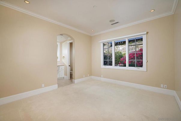 Empty room, Interior, Recessed Lighting, Washer