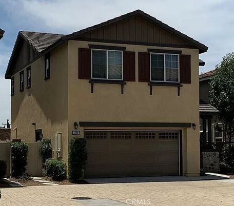 Attached, Exterior, Facade, American Craftsman