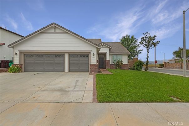 Attached, Exterior, Facade, Ranch