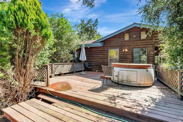 Exterior, Hot Tub