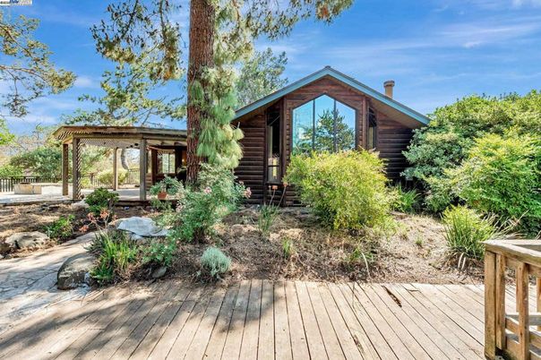 Backyard, Exterior, Facade, Log Home