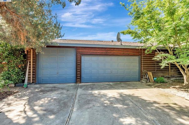 Detached Garage, Exterior