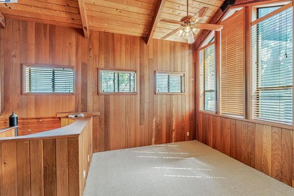 Empty room, Interior, Wooden Beams, Wooden Ceilings, Wooden Walls