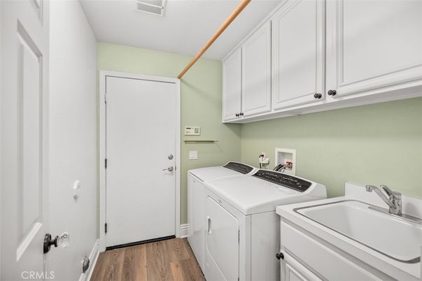 Interior, Washer, Wood Texture Flooring