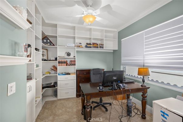 Home Office, Interior