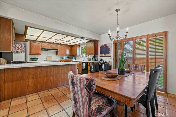 Chandelier, Dining room, Interior, Kitchen, Tile Countertops