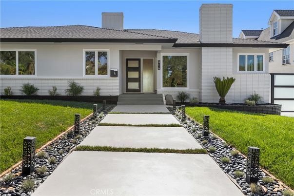 Exterior, Facade, Ranch