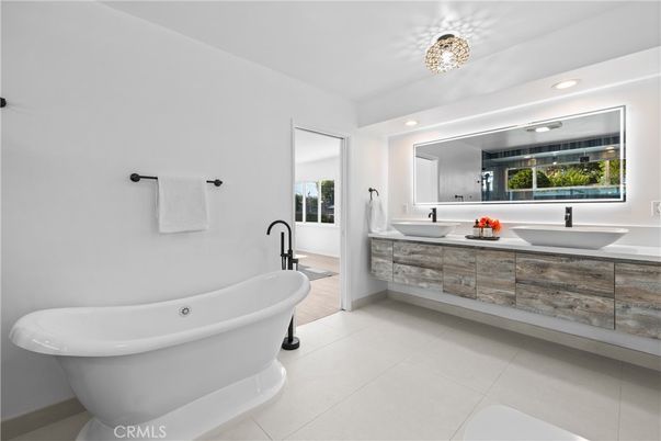 Bathroom, Dual Sink Vanities, Free Standing Baths, Interior, Recessed Lighting