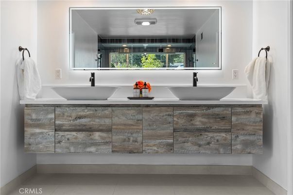 Bathroom, Dual Sink Vanities, Interior