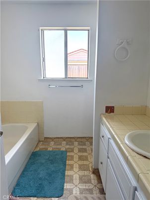 Bathroom, Interior, Tile Countertops