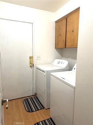 Interior, Washer, Wood Texture Flooring