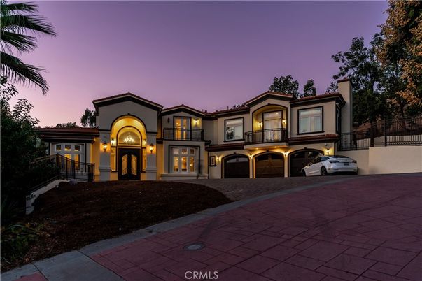 Attached, Exterior, Facade, Mediterranean