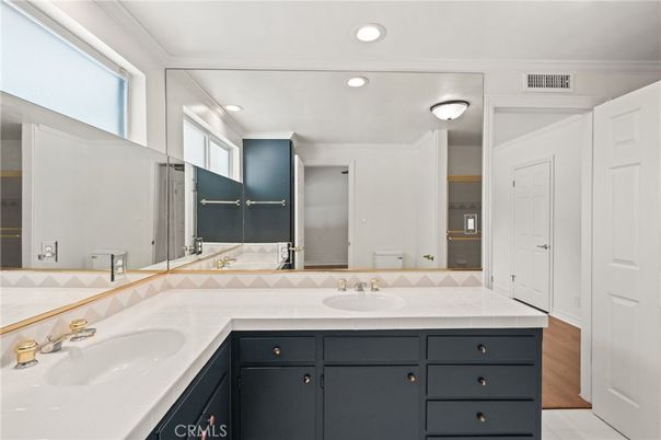 Bathroom, Dual Sink Vanities, Interior, Recessed Lighting
