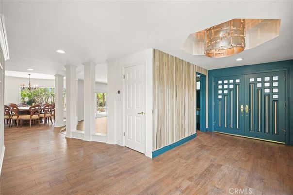 Chandelier, Dining room, Interior, Recessed Lighting, Wood Texture Flooring