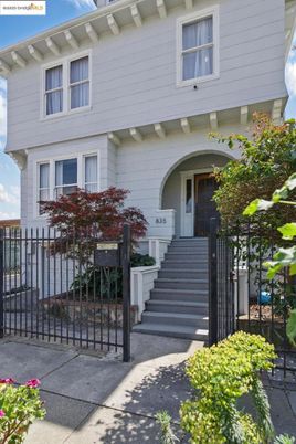 Exterior, Facade, American Foursquare
