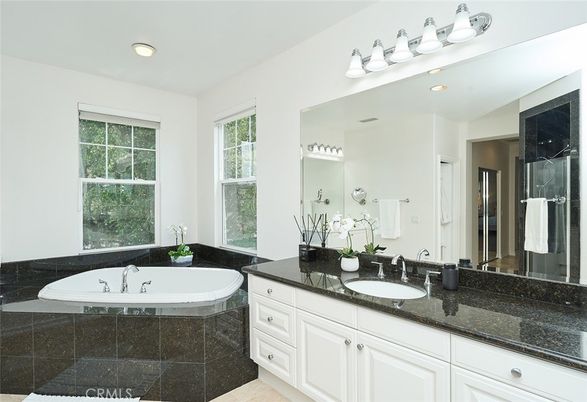 Bathroom, Dual Sink Vanities, Interior, Recessed Lighting