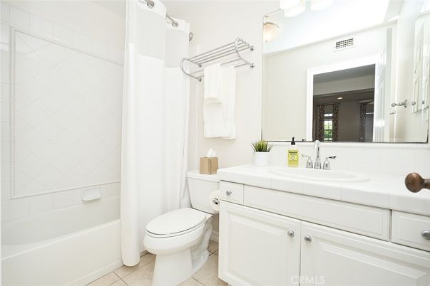 Bathroom, Interior, Tile Countertops