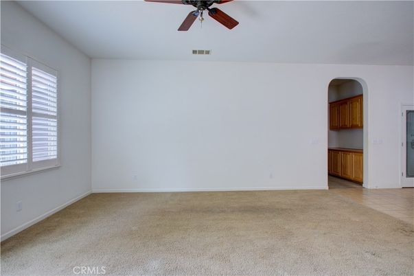 Empty room, Interior
