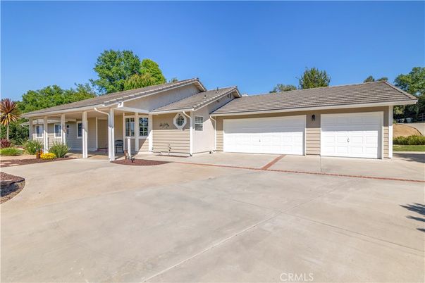 Attached, Exterior, Facade, Ranch