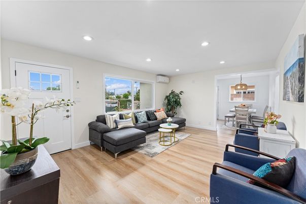 Dining room, Interior, Living room, Pendant Lights, Recessed Lighting, Wood Texture Flooring