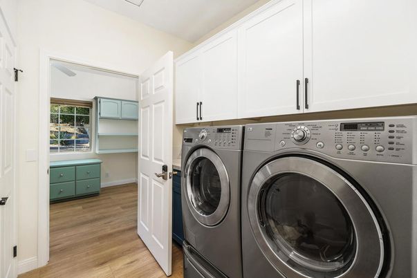 Interior, Utility Closets, Washer, Wood Texture Flooring