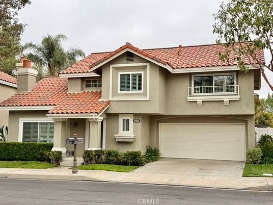 Attached, Exterior, Facade, Mediterranean