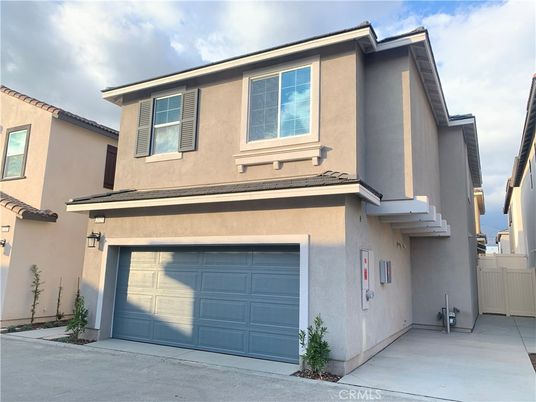 Attached, Exterior, Facade, Mediterranean
