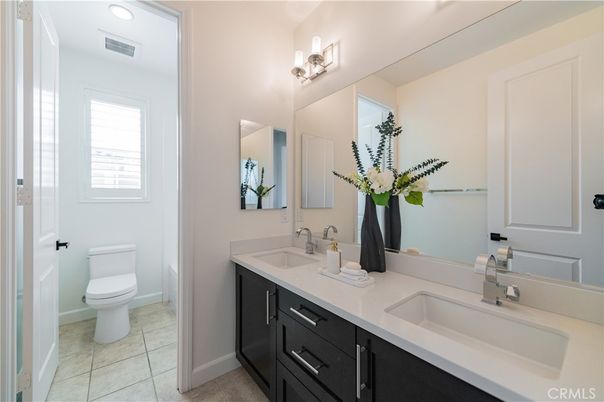 Bathroom, Dual Sink Vanities, Interior, Recessed Lighting