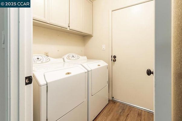 Interior, Washer, Wood Texture Flooring