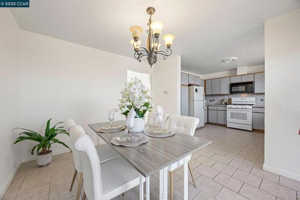 Chandelier, Dining room, Interior, Kitchen, Stainless Steel Appliances