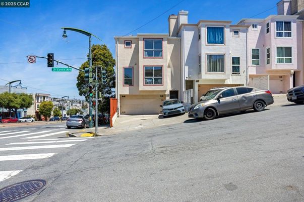 Attached, Exterior, Facade, Rowhouse