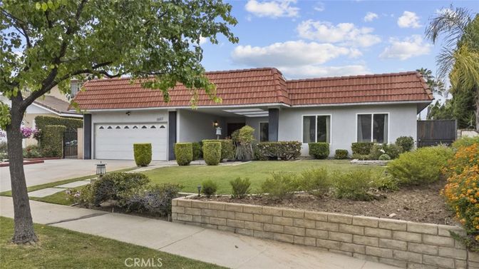 Attached, Exterior, Facade, Ranch