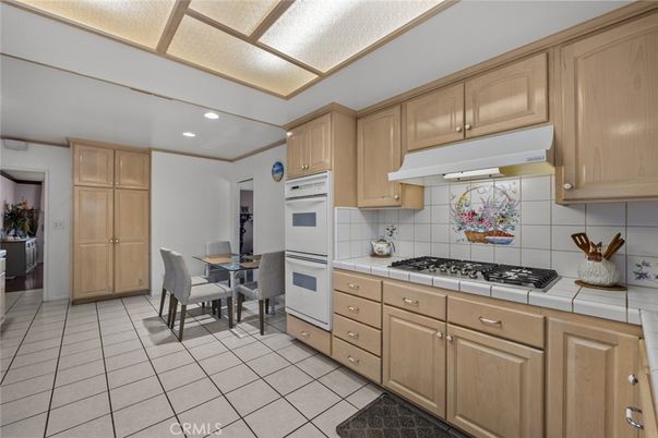 Dining room, Interior, Kitchen, Recessed Lighting, Tile Countertops