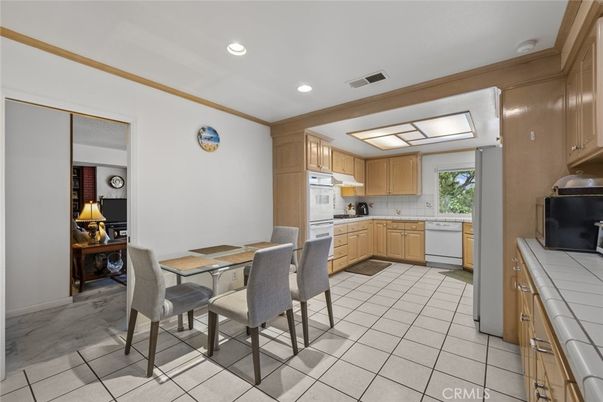 Dining room, Interior, Kitchen, Recessed Lighting, Tile Countertops