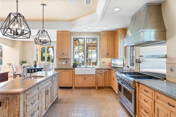 Dining room, Interior, Kitchen, Pendant Lights, Recessed Lighting, Stainless Steel Appliances