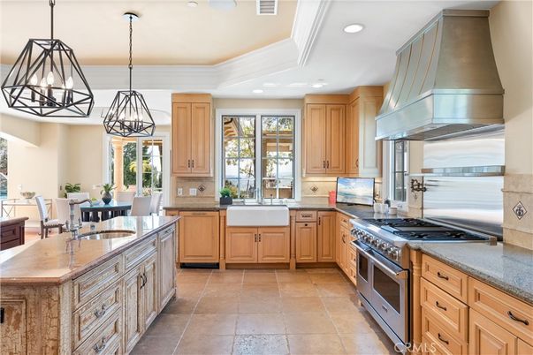 Dining room, Interior, Kitchen, Pendant Lights, Recessed Lighting, Stainless Steel Appliances
