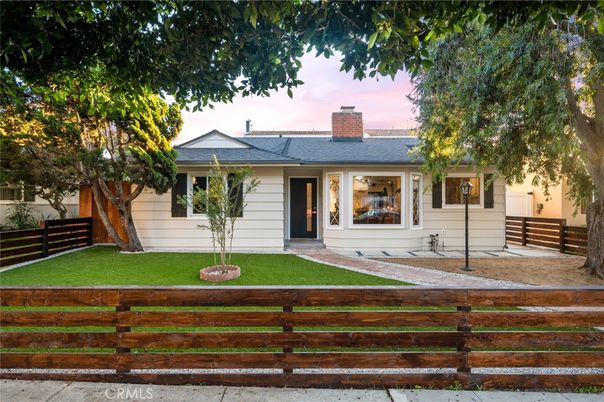Backyard, Exterior, Facade, Ranch