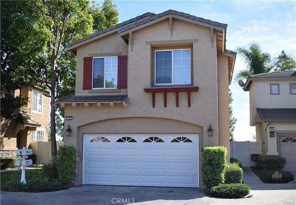 Attached, Exterior, Facade, Mediterranean