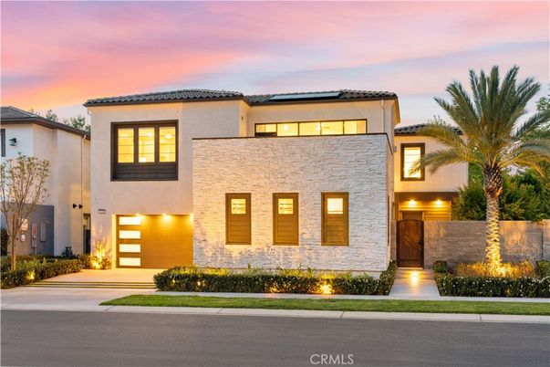 Exterior, Facade, Mediterranean