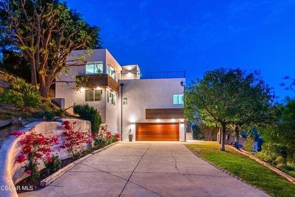 Attached, Exterior, Facade, Modern
