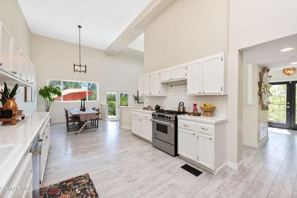 Dining room, Interior, Kitchen, Pendant Lights, Recessed Lighting, Tile Countertops, Wood Texture Flooring