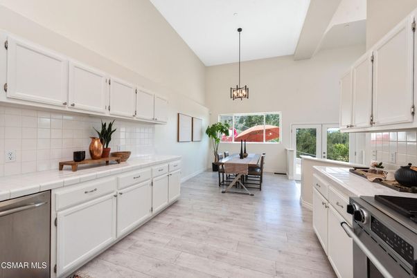 Dining room, Interior, Kitchen, Pendant Lights, Tile Countertops, Wood Texture Flooring