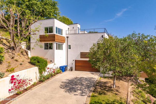 Attached, Exterior, Facade, Modern