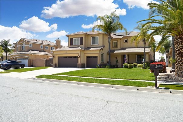 Attached, Exterior, Facade, Mediterranean