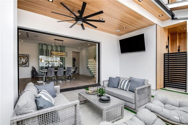 Dining room, Interior, Living room, Pendant Lights, Recessed Lighting, Wooden Ceilings, Wood Texture Flooring
