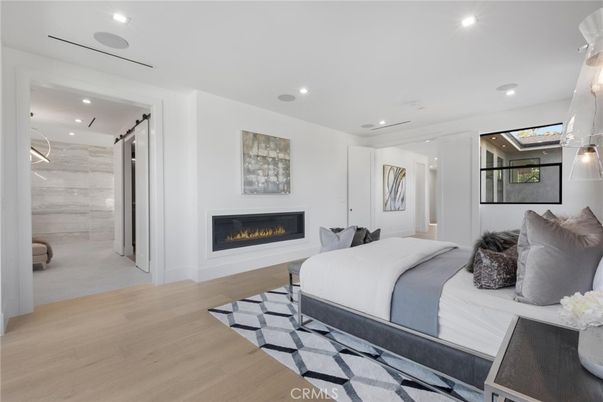 Bedroom, Fireplace, Interior, Pendant Lights, Recessed Lighting, Wood Texture Flooring