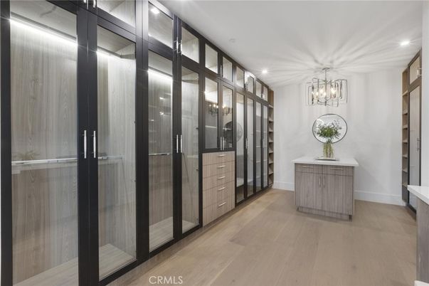 Interior, Pendant Lights, Walk-in Closets, Wood Texture Flooring