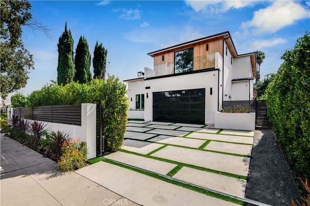 Attached, Exterior, Facade, Modern