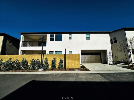 Attached, Exterior, Facade, Modern