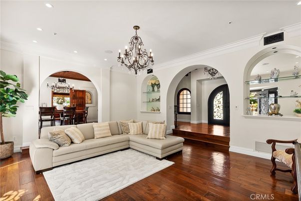 Chandelier, Dining room, Interior, Living room, Recessed Lighting, Wood Texture Flooring